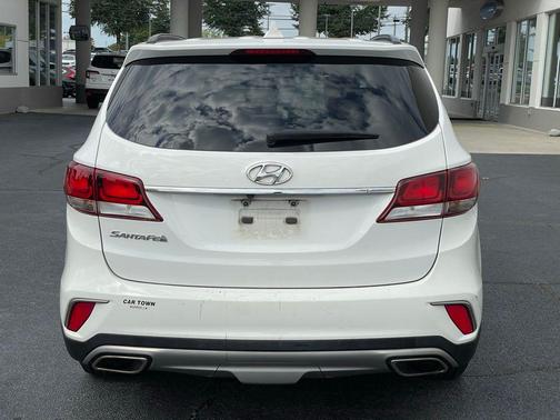 2017 Hyundai SANTA FE SE
