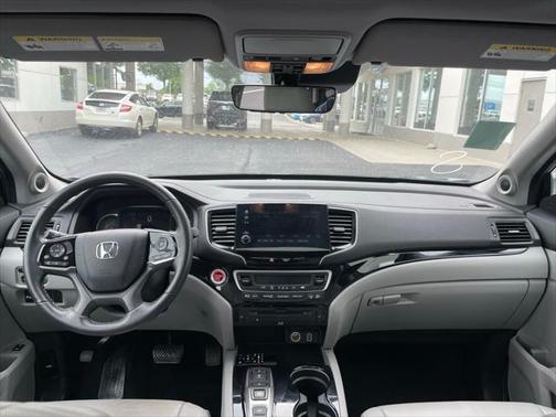 2022 Honda Pilot Touring 8-Passenger