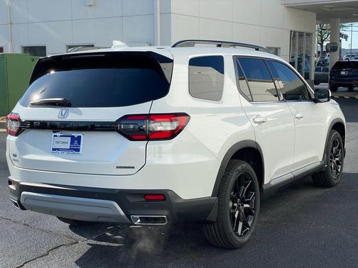 2025 Honda Pilot Touring 8-Passenger