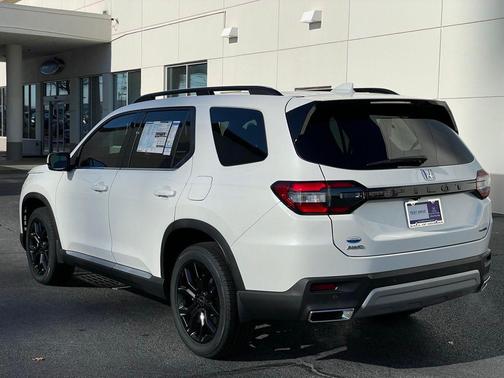 2025 Honda Pilot Touring 8-Passenger