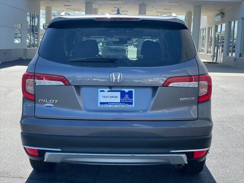 2022 Honda Pilot Touring 8-Passenger