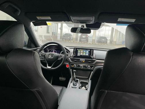Photo 4 of 15 of 2019 Honda Accord Sport