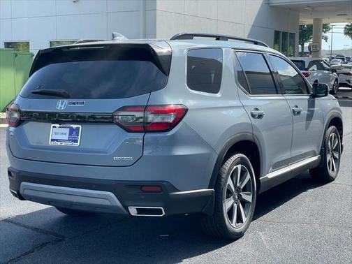 2025 Honda Pilot Touring 8-Passenger