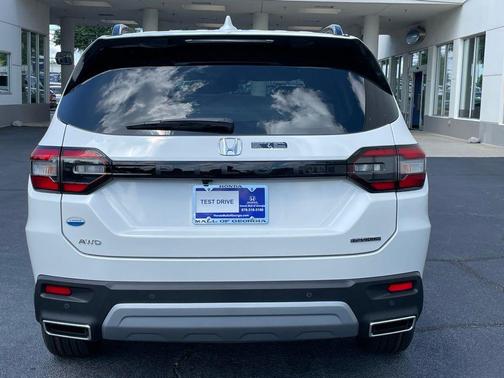 2025 Honda Pilot Touring 8-Passenger