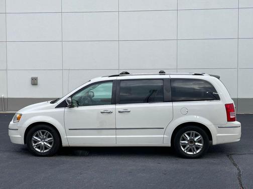 2010 Chrysler Town & Country Limited