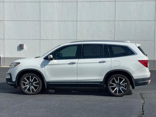 2022 Honda Pilot Touring 8-Passenger