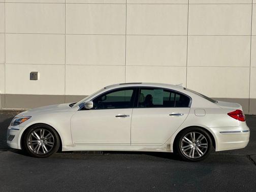 2012 Hyundai Genesis 3.8