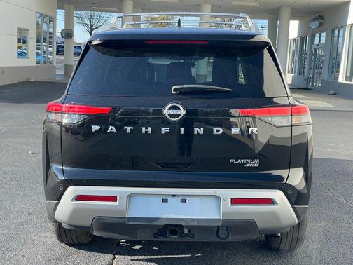 2023 Nissan Pathfinder Platinum 4WD