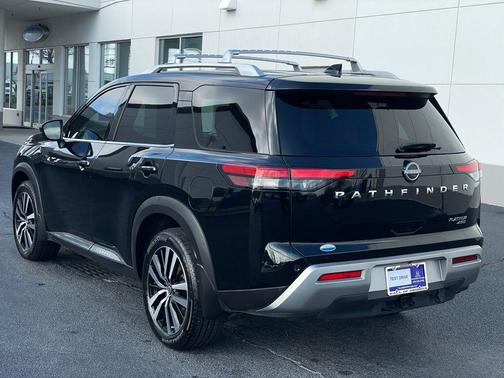 2023 Nissan Pathfinder Platinum 4WD