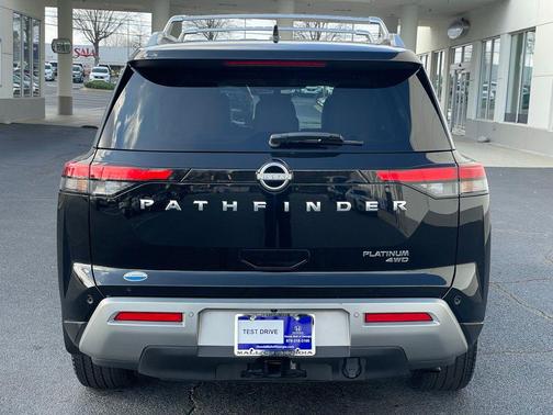 2023 Nissan Pathfinder Platinum 4WD