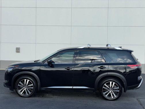 2023 Nissan Pathfinder Platinum 4WD
