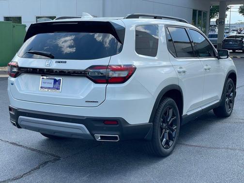 2025 Honda Pilot Touring 8-Passenger