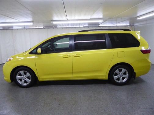 2015 Toyota Sienna LE