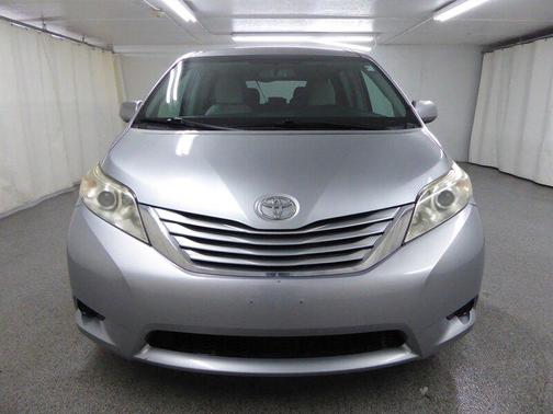 2016 Toyota Sienna LE