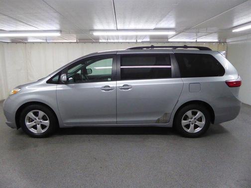 2016 Toyota Sienna LE