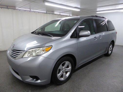 2016 Toyota Sienna LE