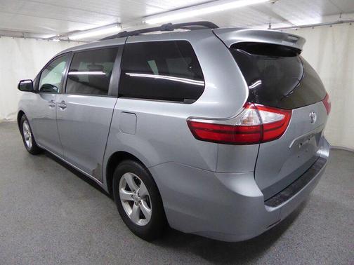 2016 Toyota Sienna LE