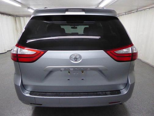 2016 Toyota Sienna LE