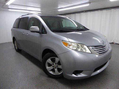 2016 Toyota Sienna LE