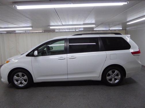 2014 Toyota Sienna LE
