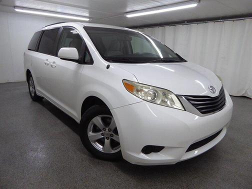 2014 Toyota Sienna LE
