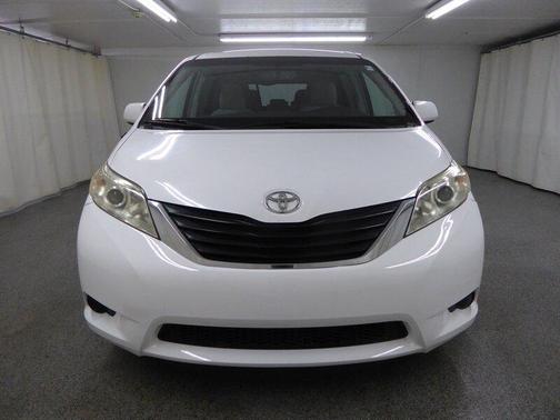 2014 Toyota Sienna LE