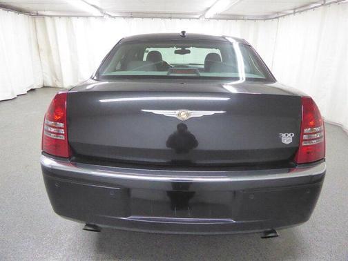 2005 Chrysler 300C Base