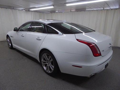 2013 Jaguar XJ Base