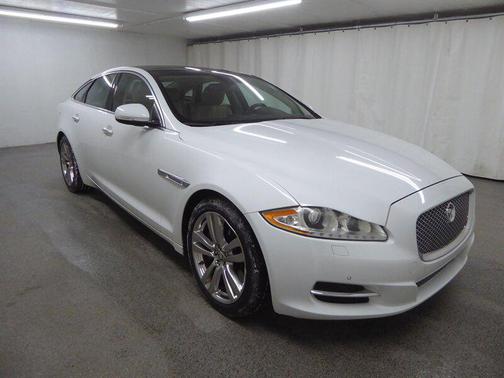 2013 Jaguar XJ Base