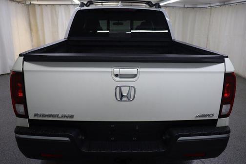 White 2019 Honda Ridgeline RTL