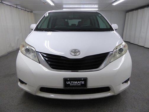 2014 Toyota Sienna LE