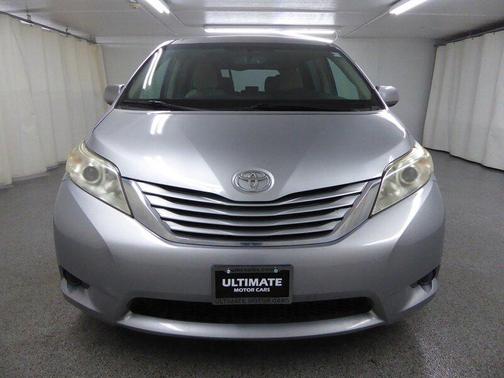 2016 Toyota Sienna LE