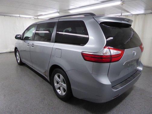 2016 Toyota Sienna LE
