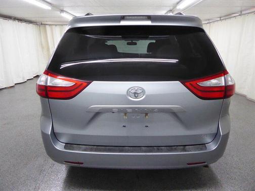 2016 Toyota Sienna LE