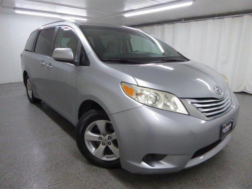 2016 Toyota Sienna LE