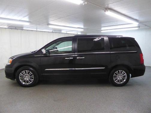 2013 Chrysler Town & Country Touring-L