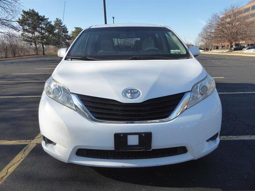 2014 Toyota Sienna LE