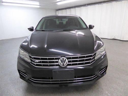 2016 Volkswagen Passat 1.8T R-Line