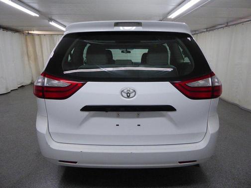 2016 Toyota Sienna L