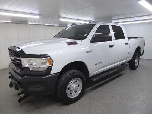 Bright White Clearcoat 2022 RAM 2500 Tradesman Crew Cab 4x4 6'4' Box