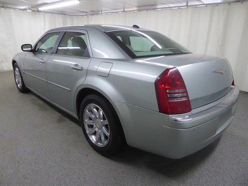 2005 Chrysler 300C Base