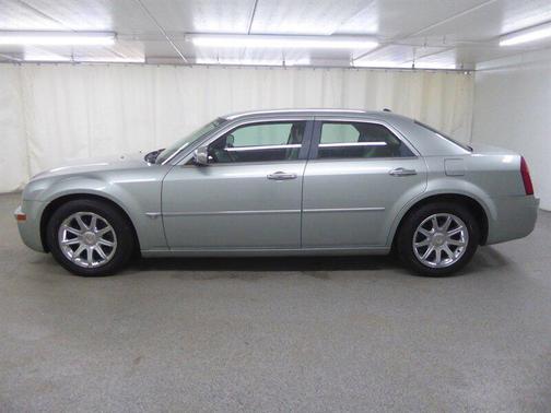 2005 Chrysler 300C Base