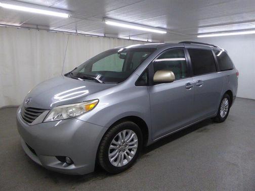 2013 Toyota Sienna XLE