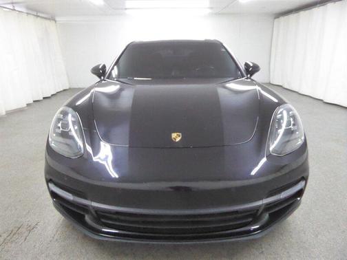 Jet Black Metallic 2018 Porsche Panamera 4