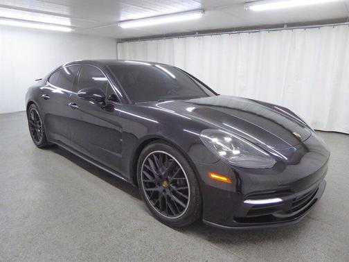 Jet Black Metallic 2018 Porsche Panamera 4