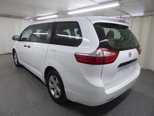 2017 Toyota Sienna SE