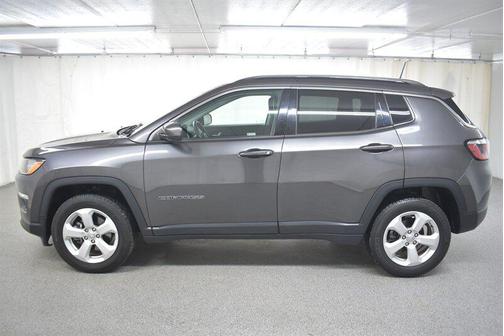 Granite Crystal Metallic Clearcoat 2018 Jeep Compass Latitude