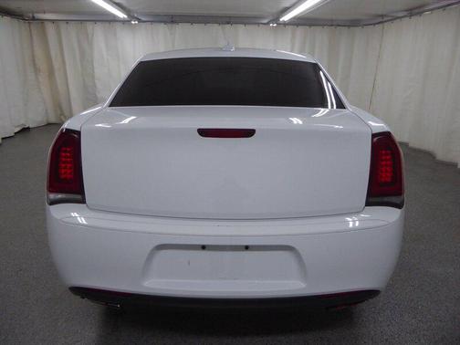 2018 Chrysler 300 Touring