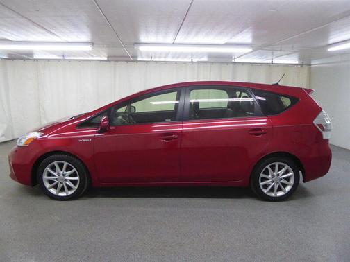 2013 Toyota Prius v Five