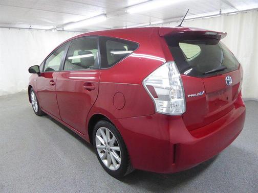 2013 Toyota Prius v Five